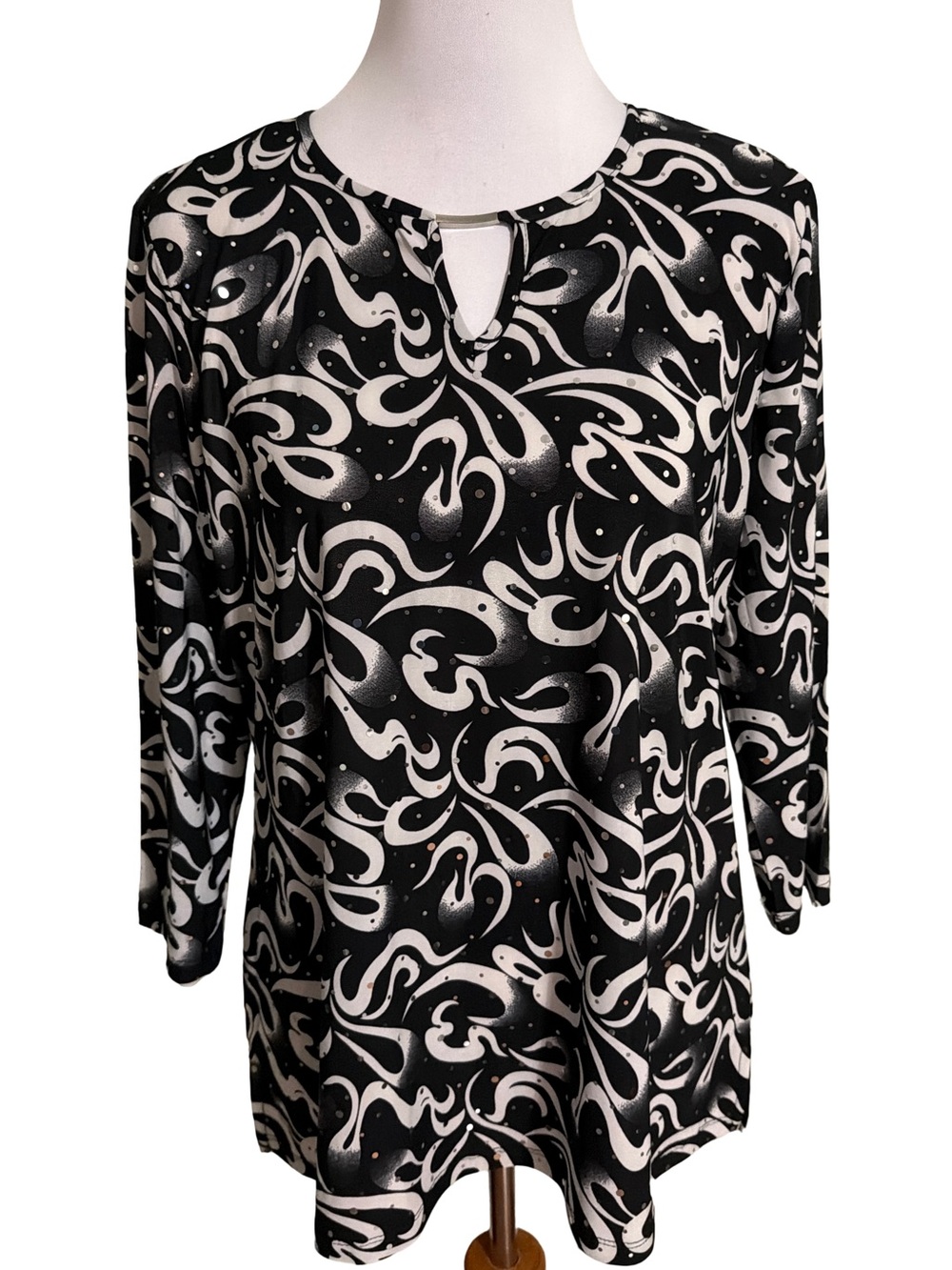 Emily Daniels Black & White Swirl Keyhole Blouse